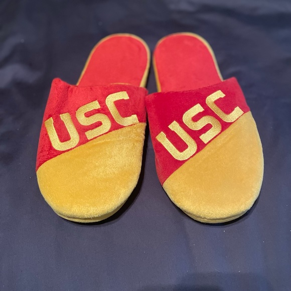 New USC slippers XL 13/14 - Picture 1 of 4